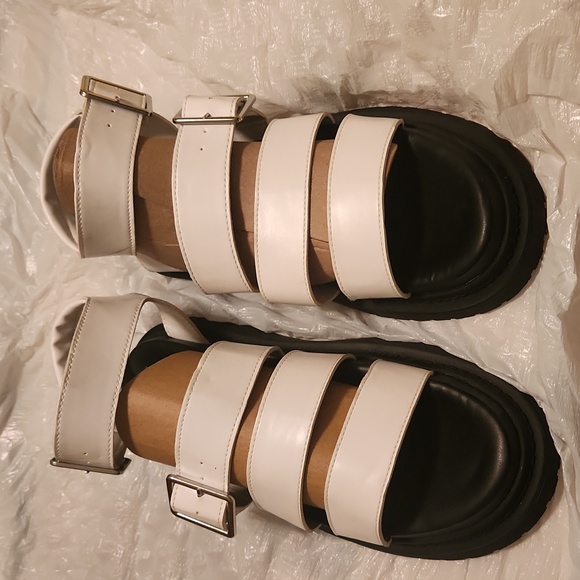 Black and white sandals buckle cage strappy wedge 2" - Picture 1 of 7